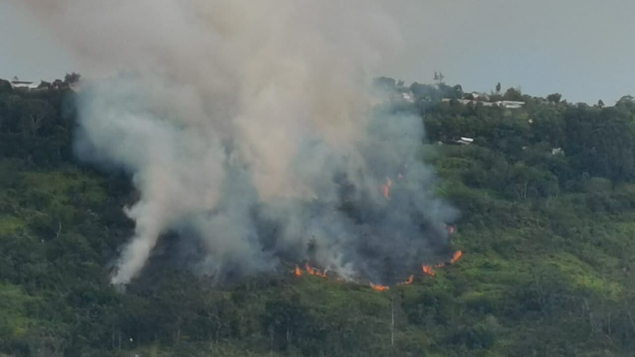 Incendio forestal en Floridablanca, Santander.