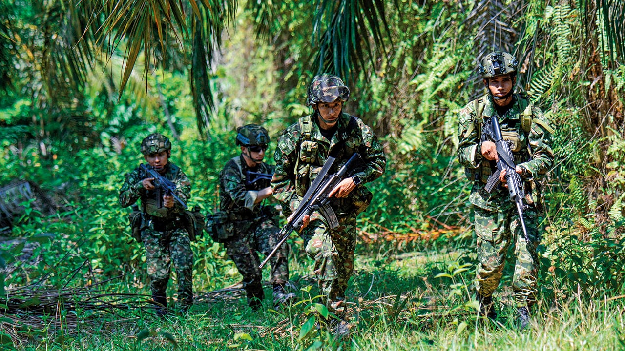 Las autoridades militares mantienen la ofensiva contra las disidencias de las Farc de alias Iván Mordisco, que han aumentado su poder en medio de la paz total del presidente Gustavo Petro.