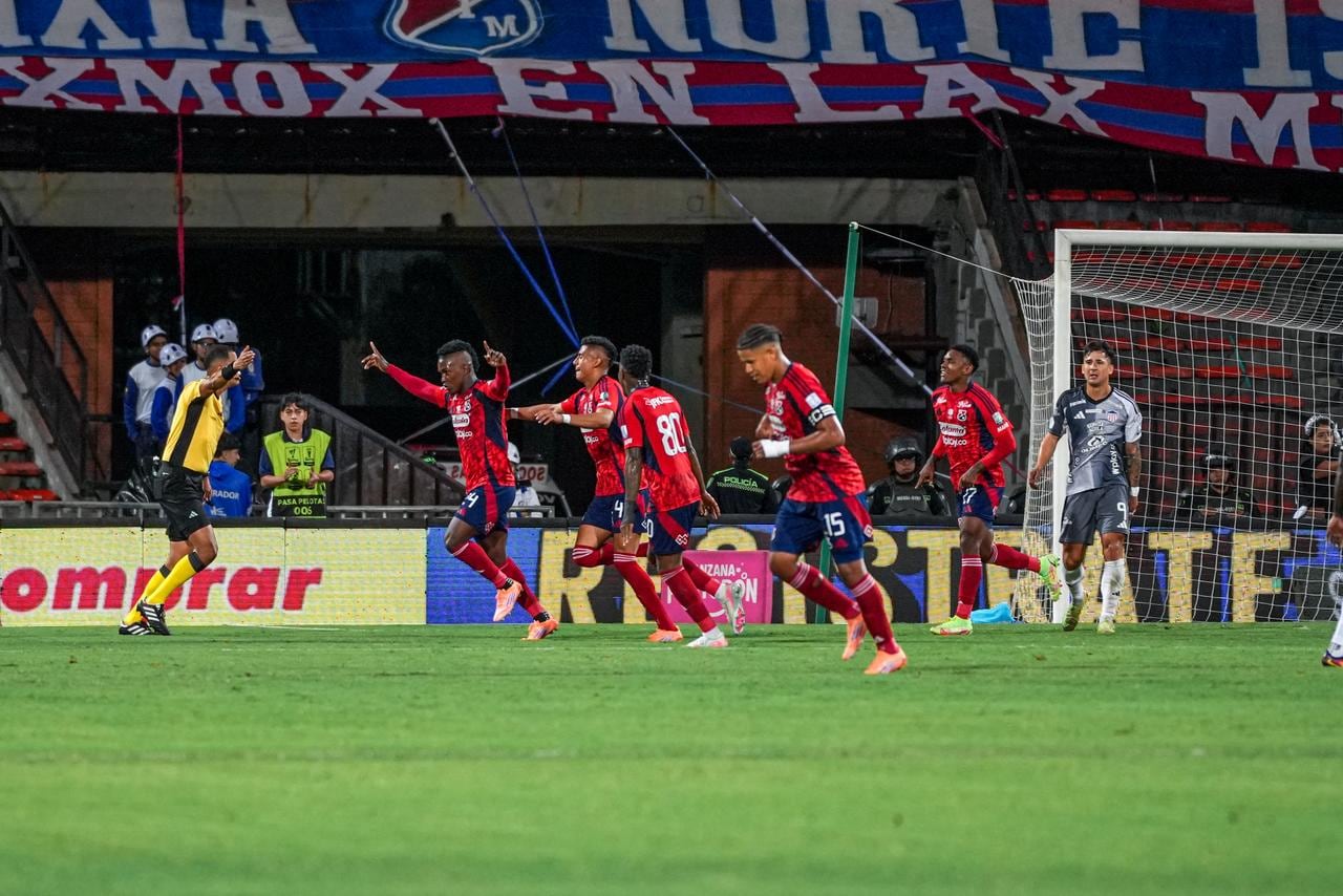 Imagen del partido entre Independiente Medellín y Junior de Barranquilla por la fecha 6 del Grupo A de los cuadrangulares semifinales del segundo semestre de la Liga Colombiana 2025.