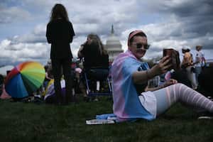 Las polémicas órdenes ejecutivas del presidente Trump han generado descontento entre varios miembros de la comunidad transgénero.