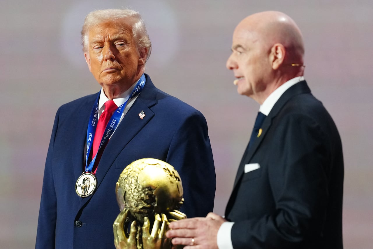 Donald Trump, galardonado por la FIFA