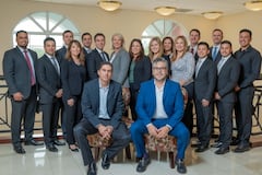 Equipo ejecutivo de Florida Realty Wealth Group en Miami, especializado en inversions rentables y de alta valorizacion, con mas de 25 años de experiencia con Hispanos.