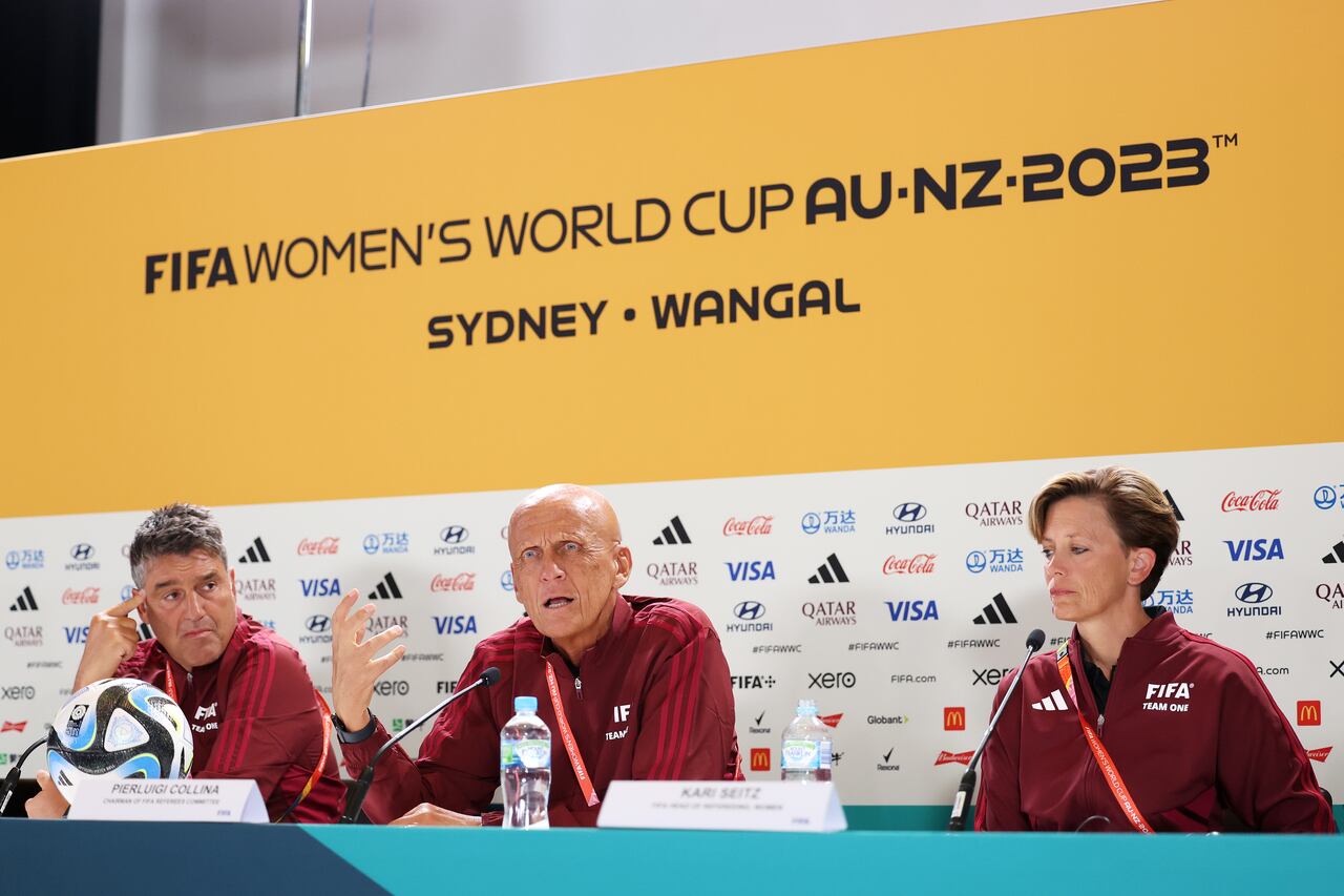 Pierluigi Collina en la conferencia de prensa donde anunciaron la nueva herramienta