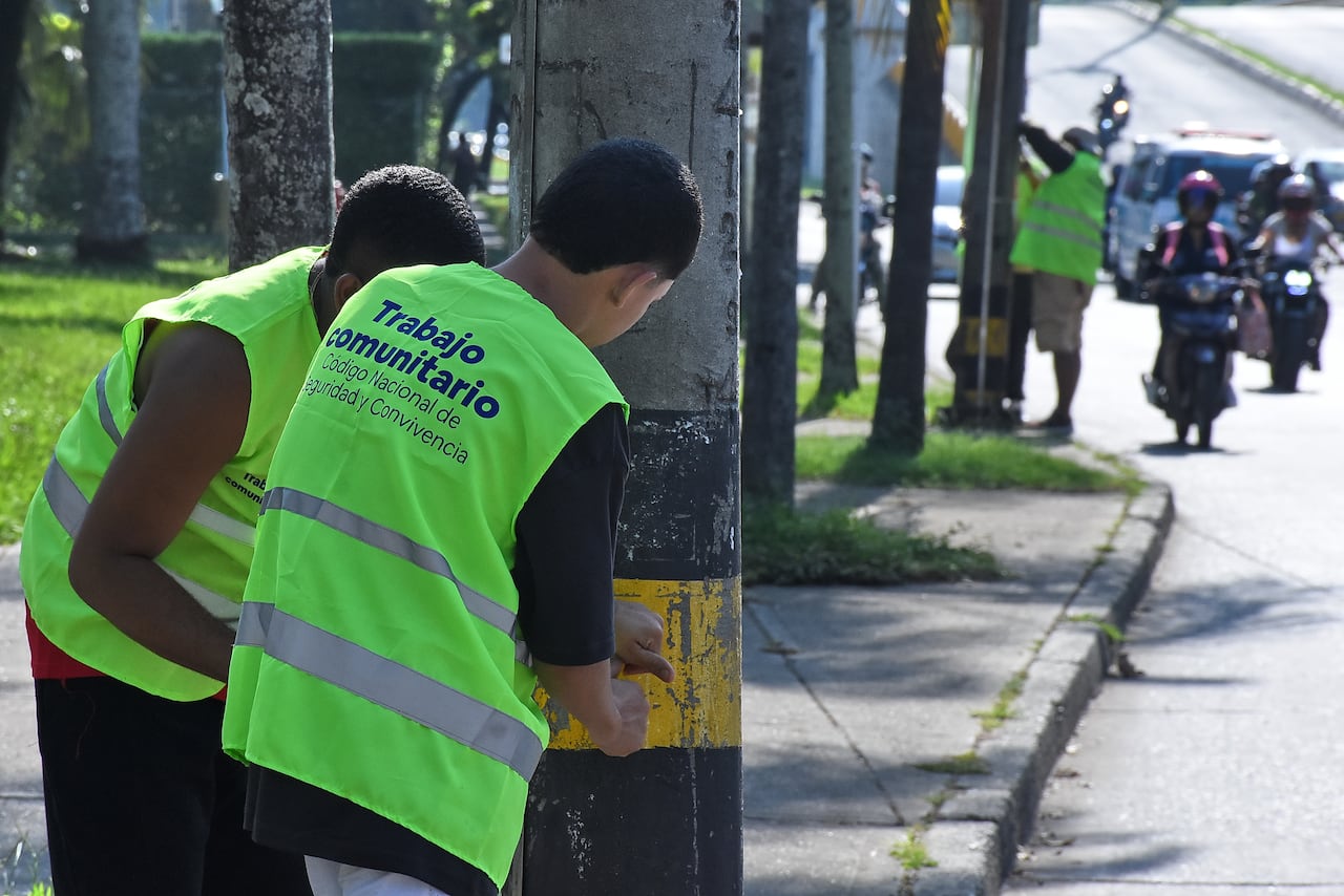 Trabajo comunitario, la alternativa para pagar multas del Código de Policía en Cali