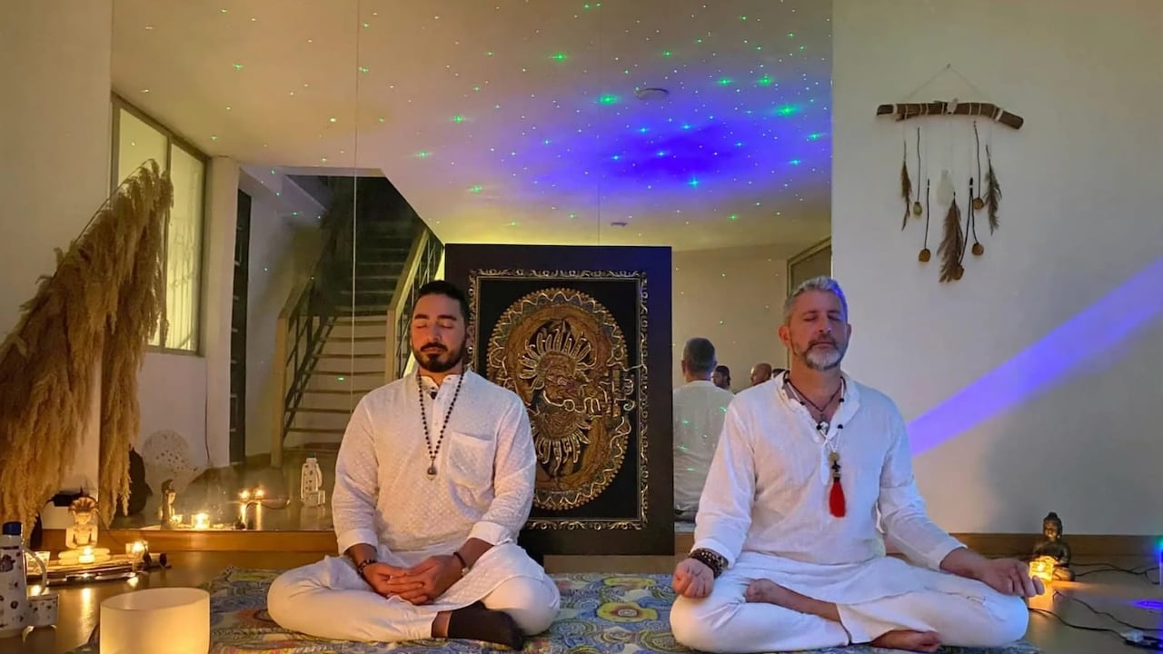 Alexander Hau Singh Valencia y Krish Benvenuti.
