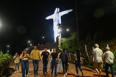 Los visitantes se mostraron alegres por la extensión del horario.