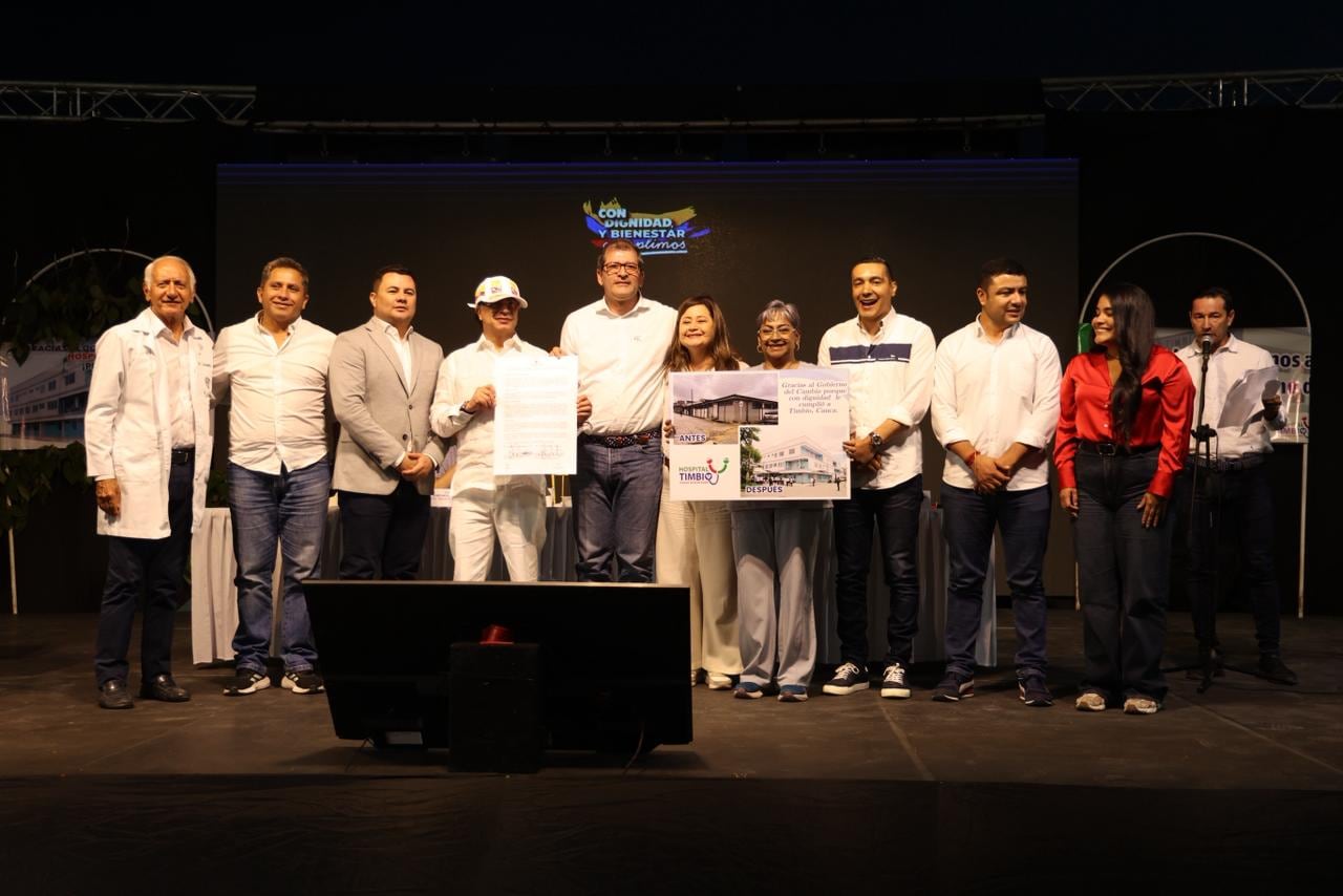 El gobierno nacional protocoliza el contrato para construir corredor vial El Estanquillo-Popayán, durante un evento con presencia del presidente Petro en el Cauca