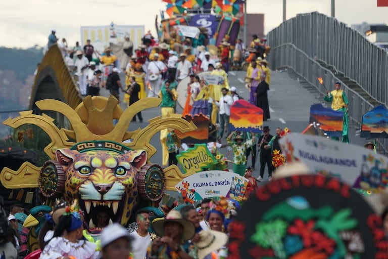 Postal del desfile de la Fiesta de Mi Pueblo de la Feria de Cali 2025, en la tarde de este viernes 26 de diciembre.
