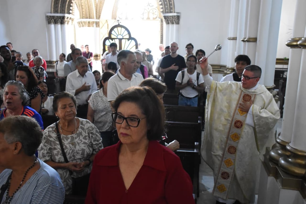 Masiva asistencia a la misa de reconciliación en La Ermita.