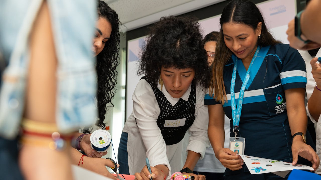 La ciencia sigue siendo un terreno desigual para las mujeres. A escala global, menos del 30 % de las personas investigadoras son mujeres, según la Unesco,