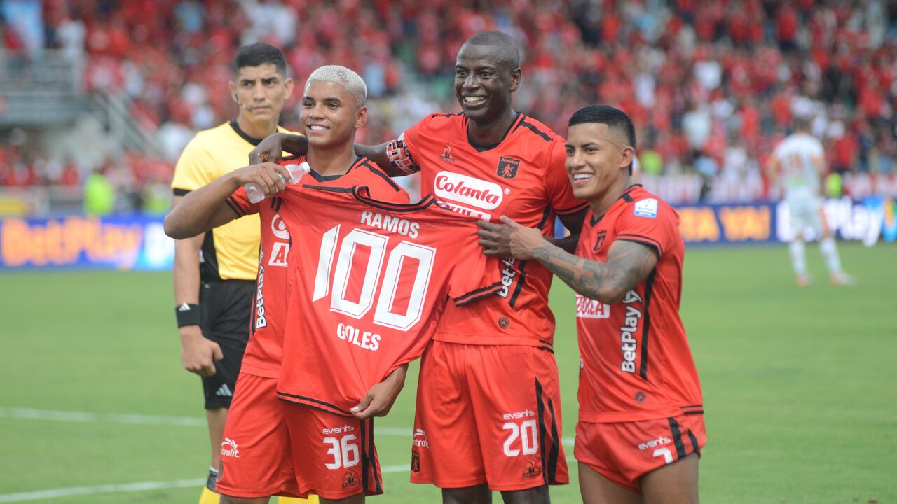 El primer gol de Adrián Ramos con América fue en 2004. Veinte años después, en la Liga BetPlay 2024-ll, consiguió el número 100 con 'la mecha'.
