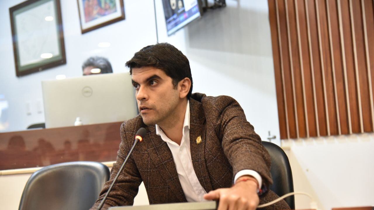 Representante a la Cámara Hernán Cadavid.