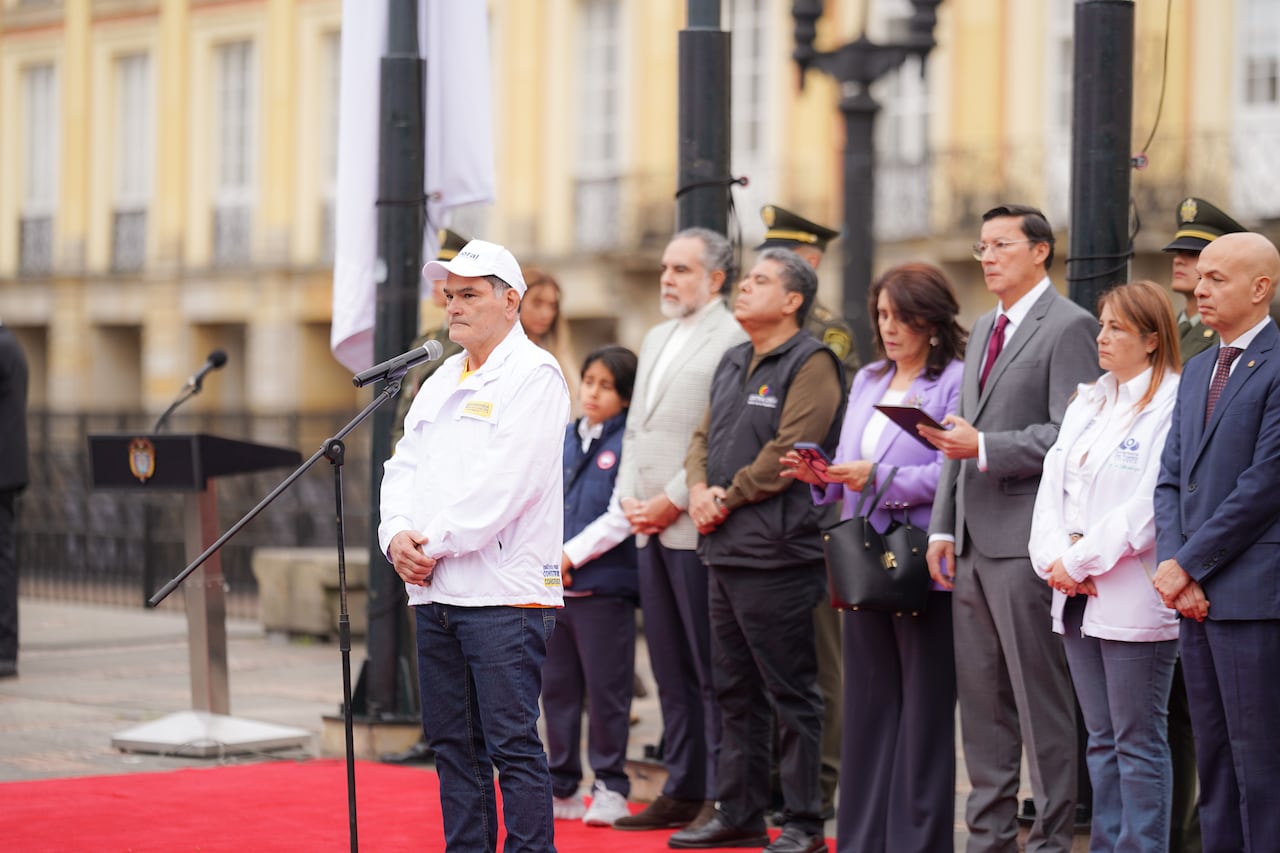 El procurador Gregorio Eljach participa en la instalación de la jornada electoral en la Plaza de Bolívar, acompañado por representantes de distintas entidades del Estado, en el marco de la estrategia Paz Electoral.