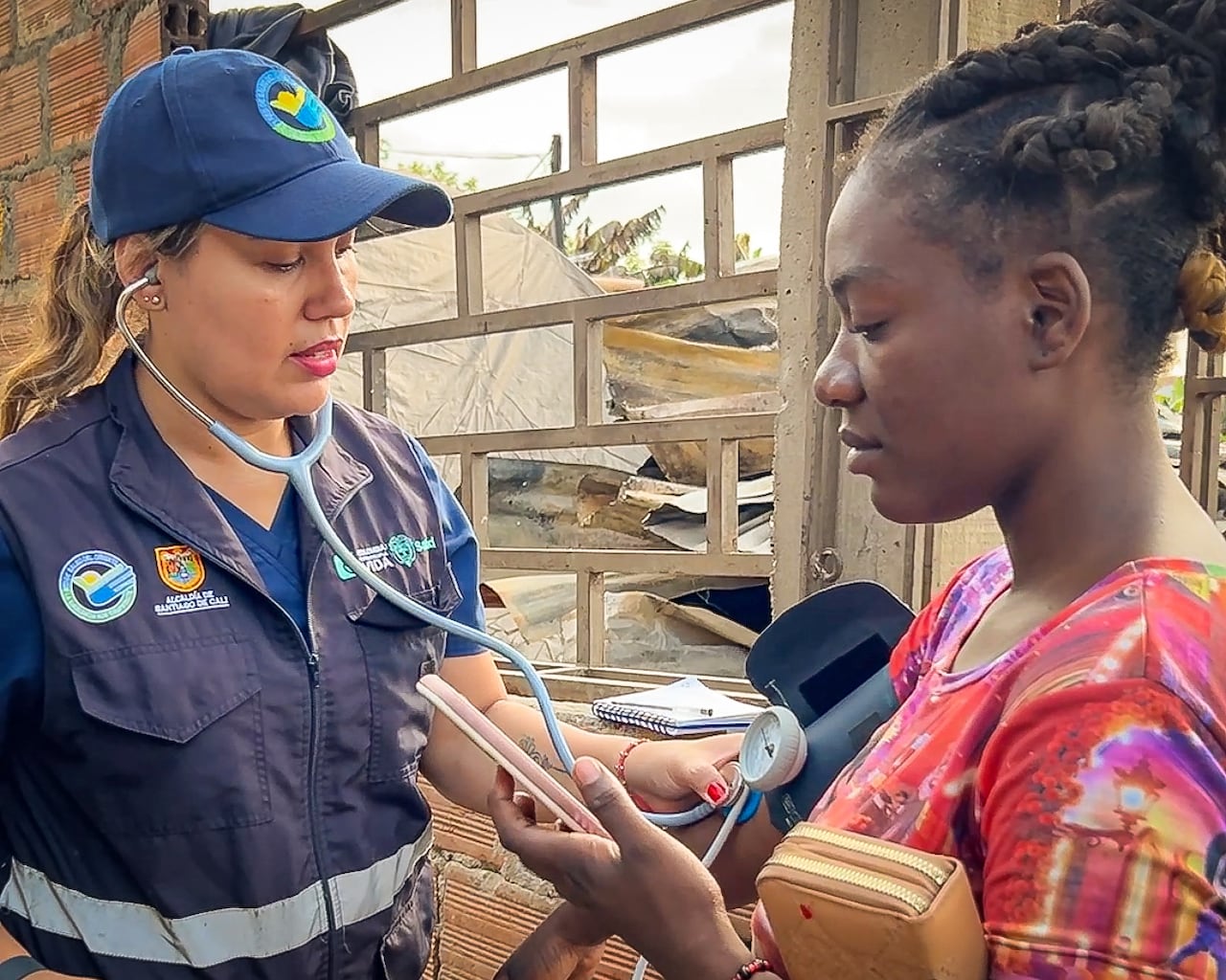 Atención a afectados en incendio Los Lagos