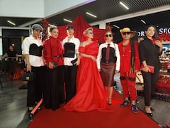 Detalles como bolsos, boinas y accesorios marcaron los looks de los asistentes.