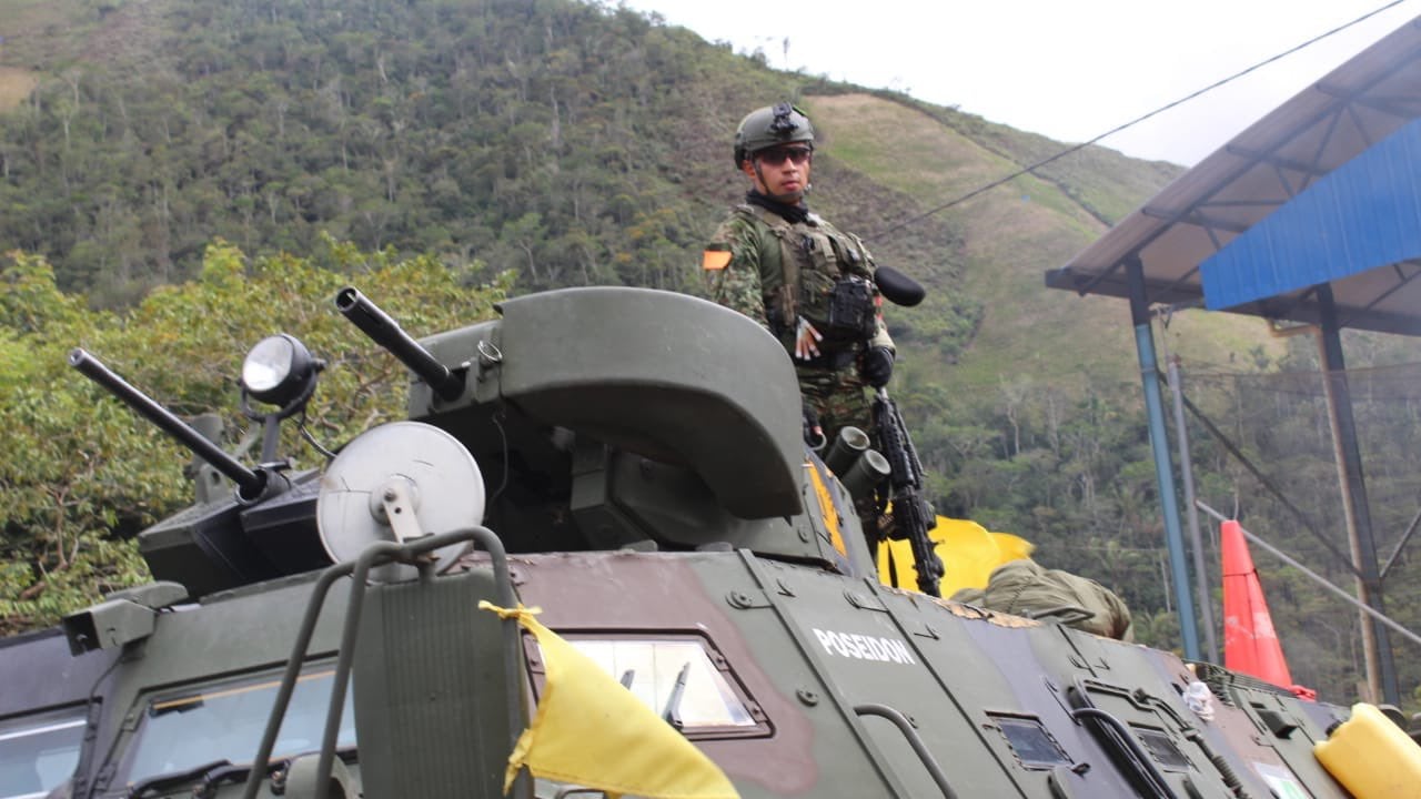 Desde el Plateado, Cauca, nuestras tropas continúan desplegadas en la ofensiva de la Operación Perseo, manteniendo las labores de seguridad para el restablecimiento de los derechos de la población y garantizando la libre movilidad. Foto cortesía Mindefensa.