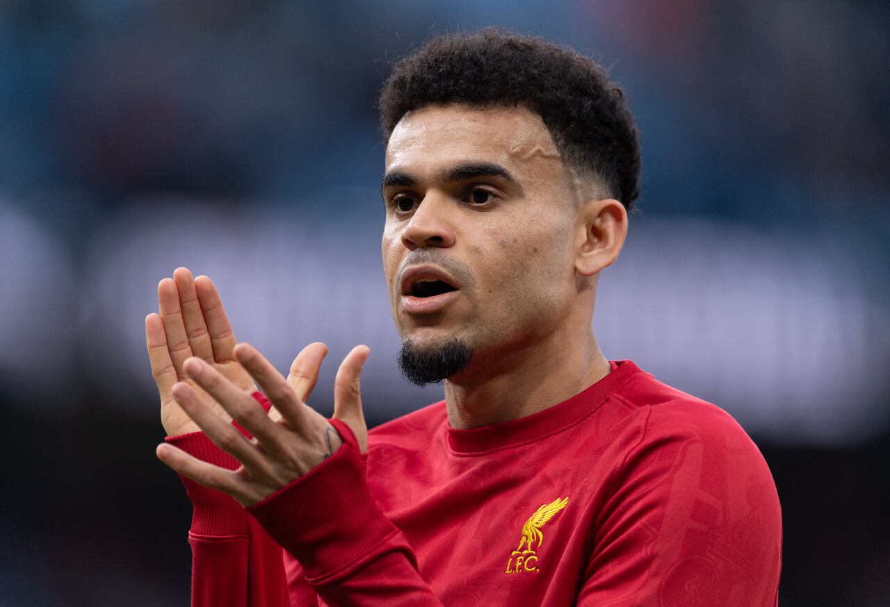 MANCHESTER, ENGLAND - FEBRUARY 23: Luis Diaz of Liverpool acknowledges the fans before the Premier League match between Manchester City FC and Liverpool FC at Etihad Stadium on February 23, 2025 in Manchester, England. (Photo by Visionhaus/Getty Images)