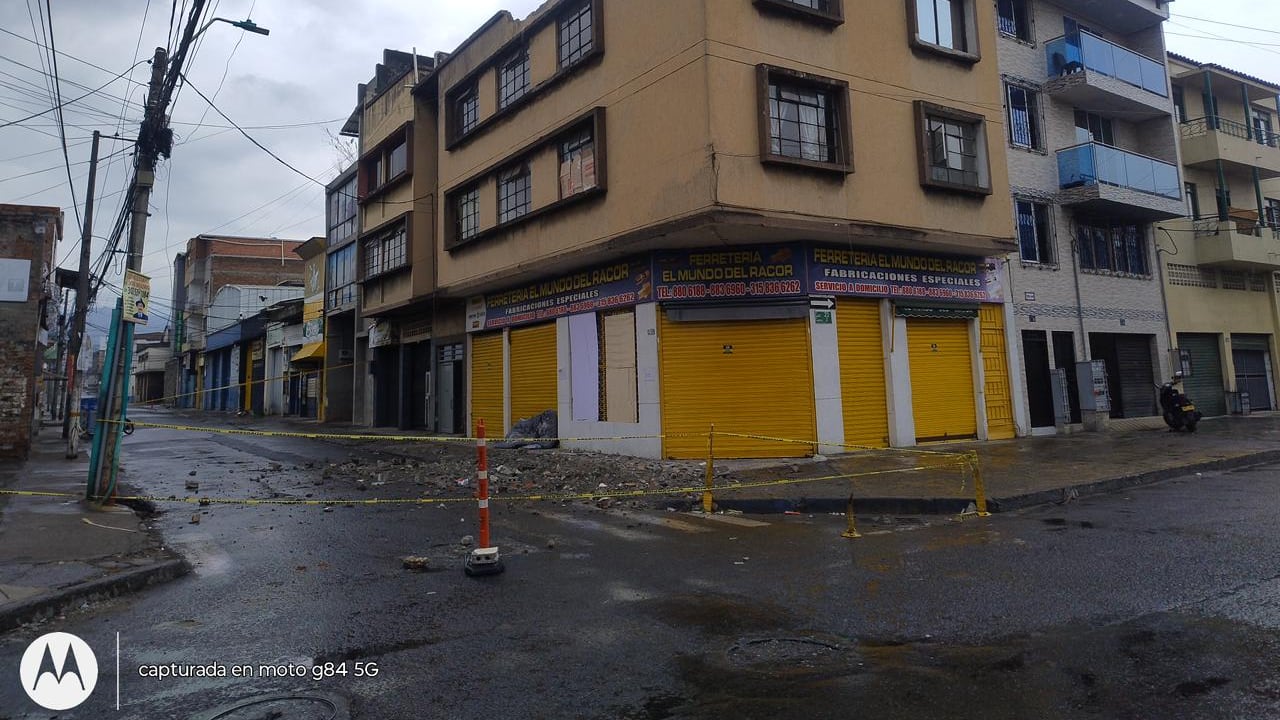 Así quedó el sobretecho de la terraza del edificio: colapsó durante el terremoto y se convirtió en una de las principales afectaciones del inmueble.