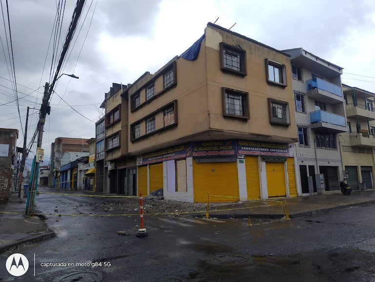 Así quedó el sobretecho de la terraza del edificio: colapsó durante el terremoto y se convirtió en una de las principales afectaciones del inmueble.