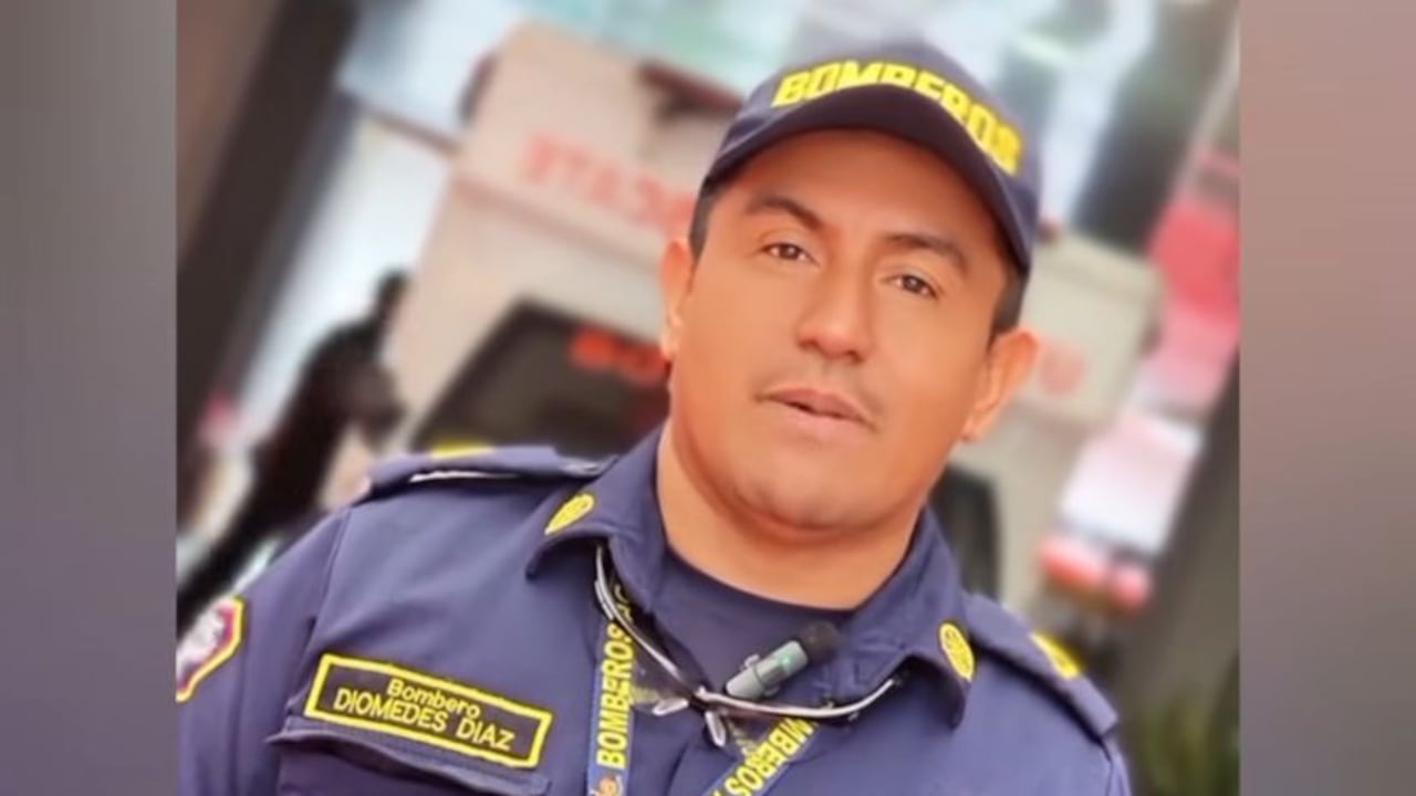 Diomedes Díaz es el bombero que causa furor en redes sociales.