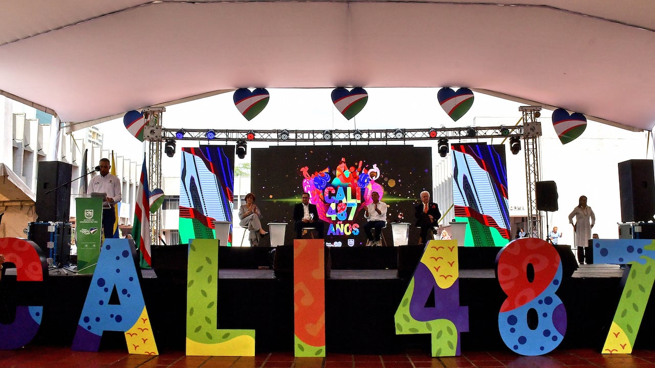 Se conmemoramos los 487 años de fundación de Santiago de Cali.
Desde la Plazoleta del CAM se dio inicio a esta celebración que nos invita a recordar que somos cuna de deportistas, epicentro de la salud, núcleo del conocimiento, destino turístico y mucho más , esta gran celebración continuará el resto del día con diferentes eventos artísticos. Fotos Raúl Palacios / El País / 25 de Julio del 2023 Cali.