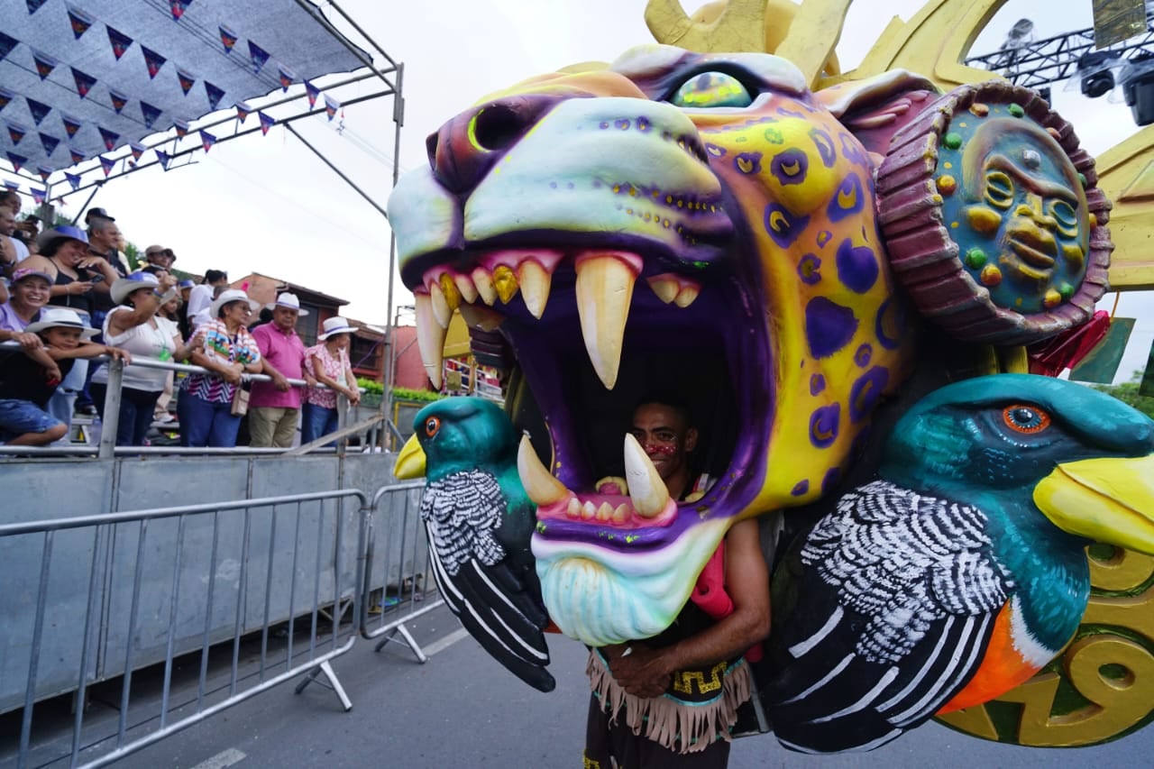Postal del desfile de la Fiesta de Mi Pueblo de la Feria de Cali 2025, en la tarde de este viernes 26 de diciembre.