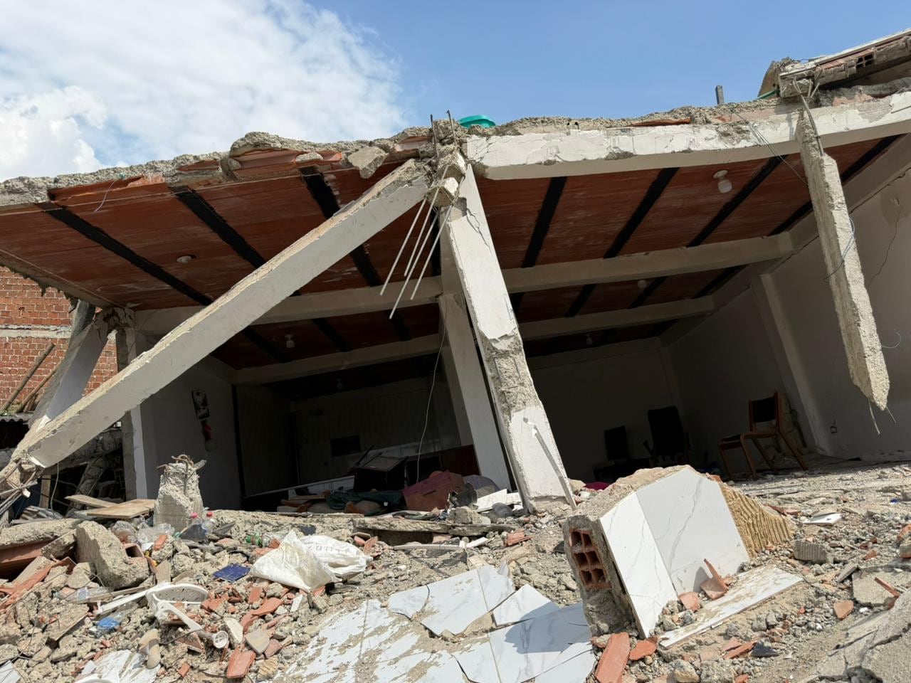 La estructura donde funcionaba Arco 20 quedó gravemente afectada.