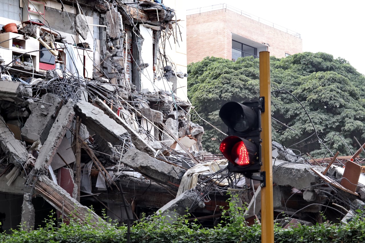 Demoliciones de los edificios Guadalupe y Molino Rojo en el sur de Cali.