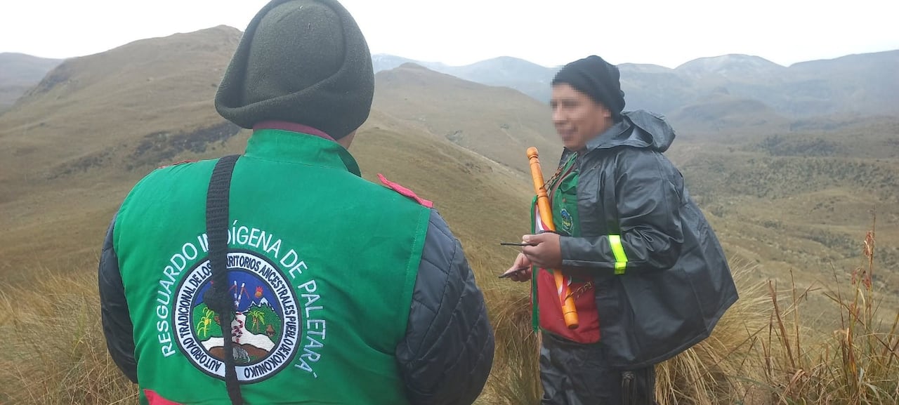 La investigación adelantada por la Guardia Indígena permitió establecer que los capturados presuntamente interceptaban conductores en corredores viales del Cauca, especialmente propietarios de camionetas de alta gama, para apoderarse de los vehículos.