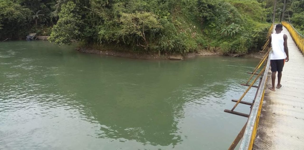 La intervención contó con apoyo aéreo de helicópteros y un avión Fantasma, tras ubicar un campamento ilegal en la vereda San Lucía.