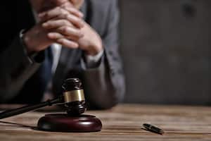 ¿Cómo saber si una persona tiene una demanda?