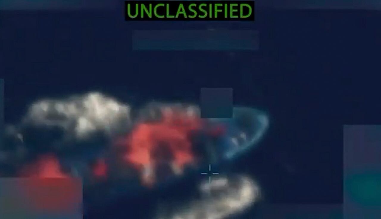 Imagen de los ataques a narcolanchas en el Pacífico. (Tomada de redes de la Secretaría de Defensa de Estados Unidos)