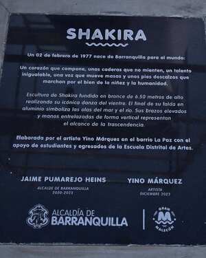 Estatua Shakira