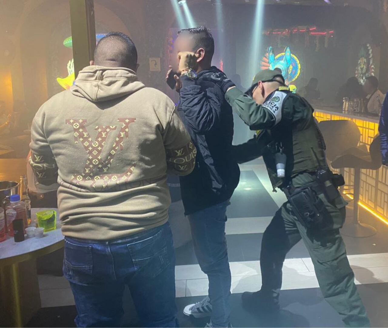 Adicionalmente, de acuerdo con la Policia, se realizaron verificaciones de antecedentes, registros preventivos y entrevistas breves a personas presentes en los puntos intervenidos, con el fin de detectar posibles situaciones de riesgo o de vulneración de derechos.