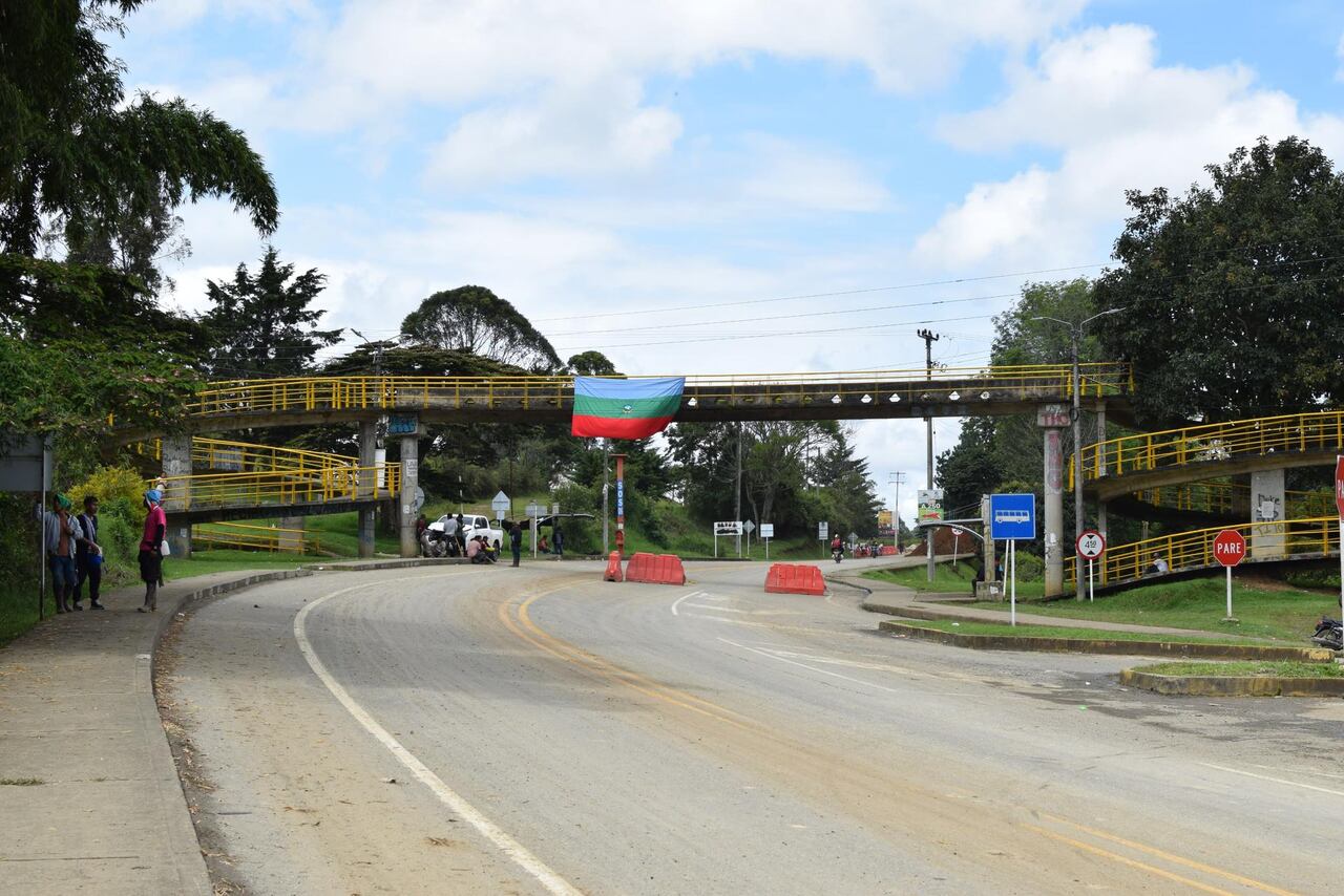 La gobernación del Cauca, a través de la secretaría de gobierno, confirmó que se acordó abrir un carril de la Panamericana mientras avanza los diálogos.