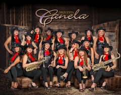 Orquesta Canela, dirigida por María Fernanda Múnera.