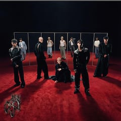 El grupo se formó a través de un reality show homónimo y debutó oficialmente el 21 de octubre de 2025 con un concierto sold out en el Auditorio Nacional de la Ciudad de México ante 10,000 personas.