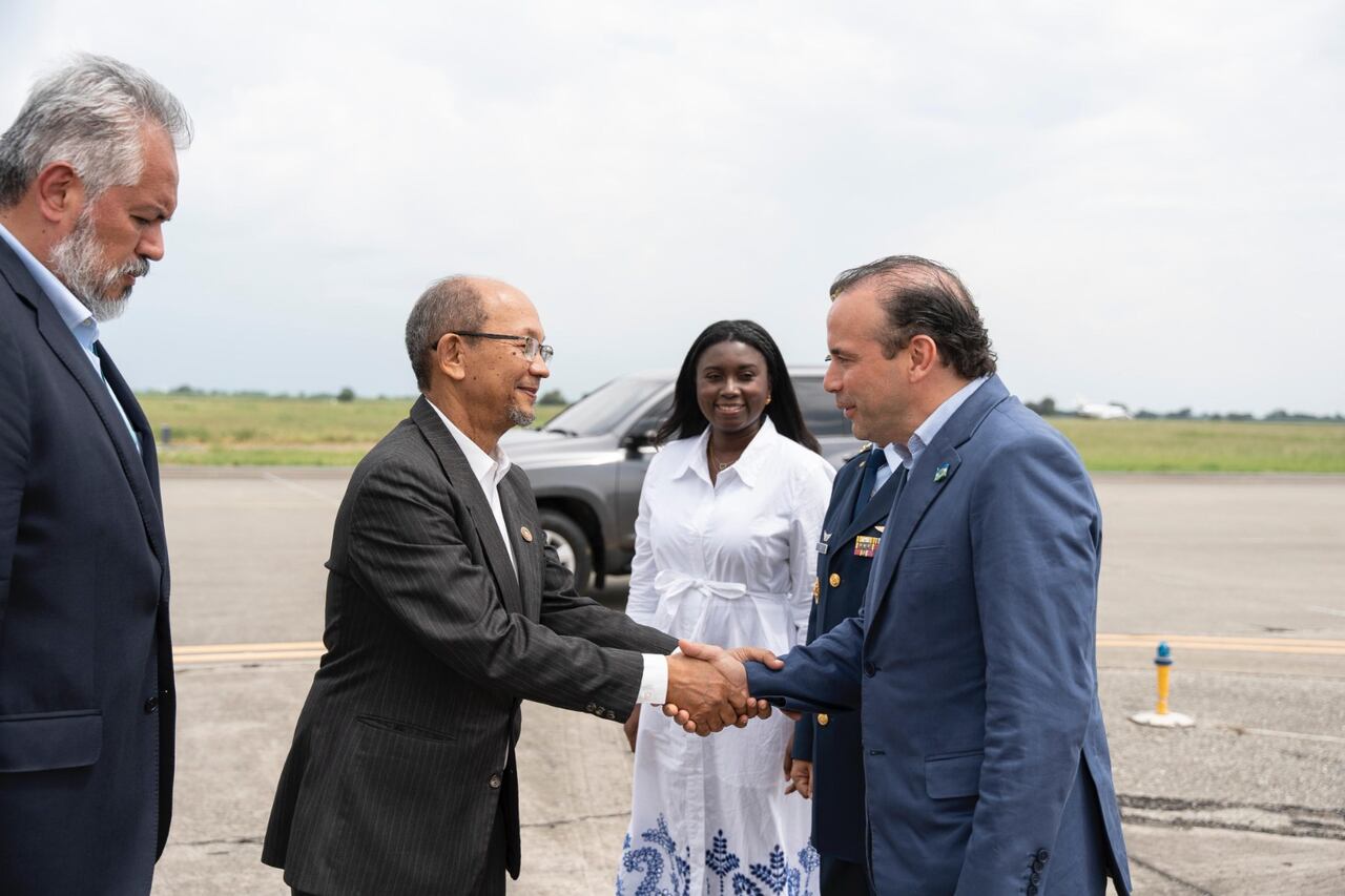 El alcalde de Cali, Alejandro Eder, fue el encargado de darles la bienvenida a estos mandatarios.