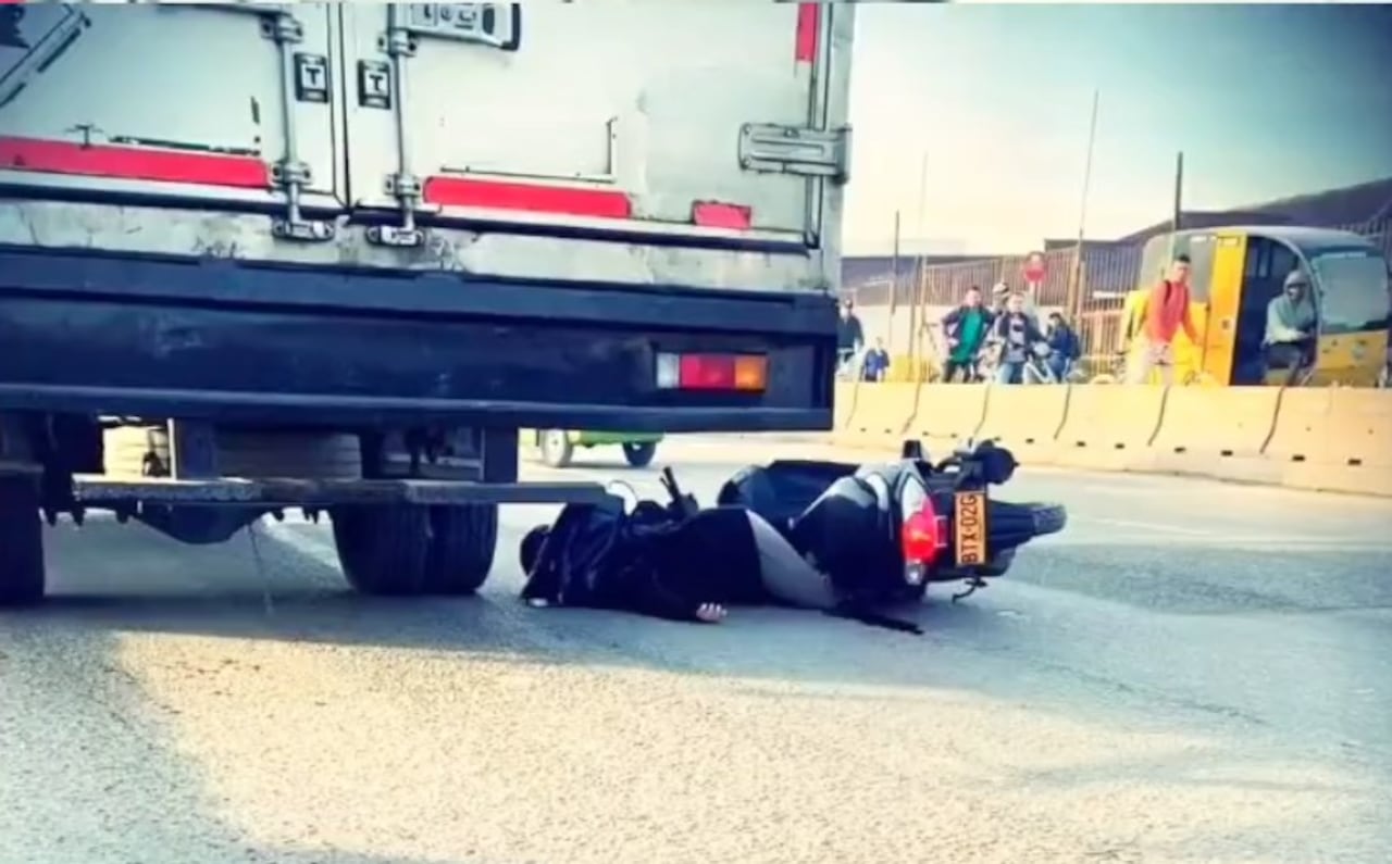 El trágico suceso tuvo lugar en la Av. Centenario, específicamente en la intersección con la carrera 123, en la localidad de Fontibón.