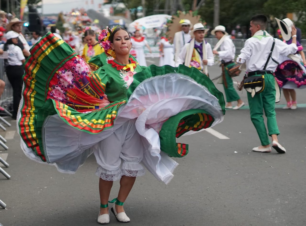 Postal del desfile de la Fiesta de Mi Pueblo de la Feria de Cali 2025, en la tarde de este viernes 26 de diciembre.