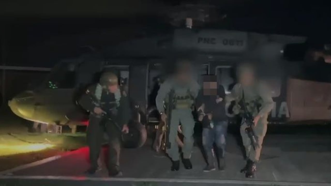 La aeronave de la Policía fue impactada por disparos pocos minutos después de despegar de Toribío, en medio de trasladado de un señalado cabecilla de las disidencias de las Farc.