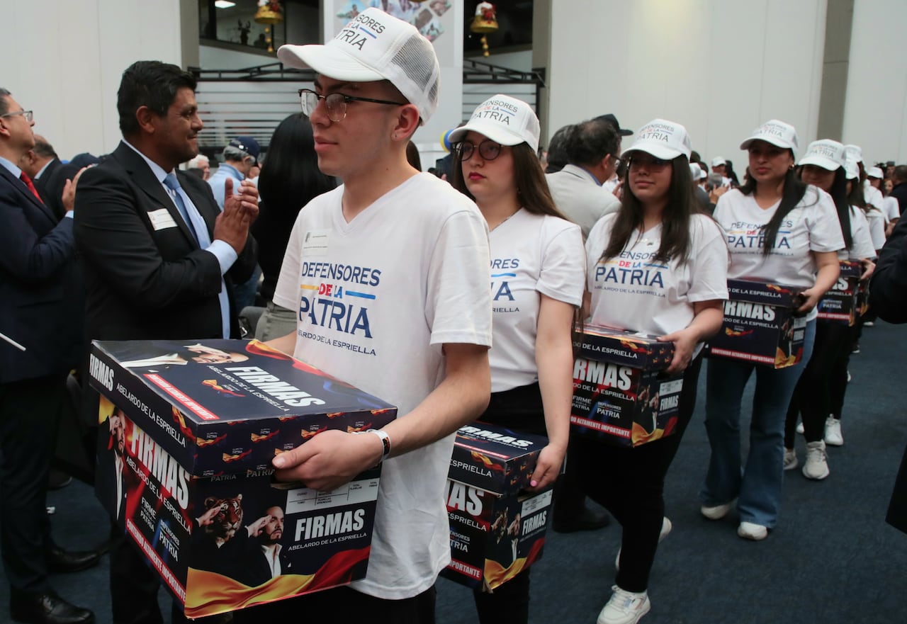 Entrega de firmas en la Registraduria, del precandidato Abelardo de la Espriella.