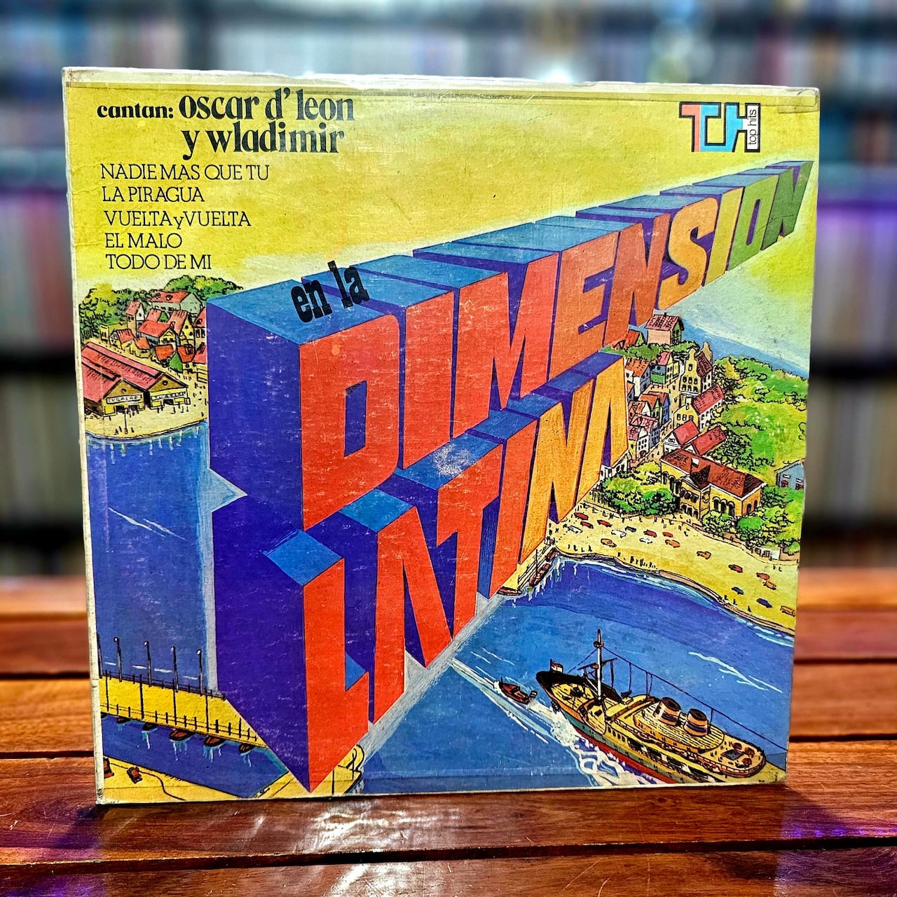 La Dimensión Latina fue una con Óscar D´León, y otra después de su partida. Óscar, sin ser músico de academia, se las ingeniaba para tararearle los arreglos al maestro Albóndiga, para que se los entendiera, y los pudiera pasar al pentagrama.