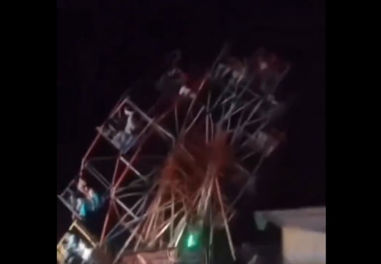 Colapsa rueda en India