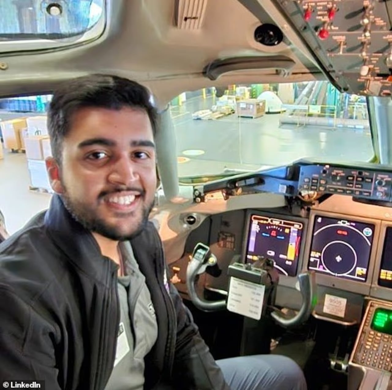 Dave Fiji era un piloto de 25 años de edad que trabajaba para Endeavor Air, aerolínea regional que tiene vínculos con Delta Air Lines.