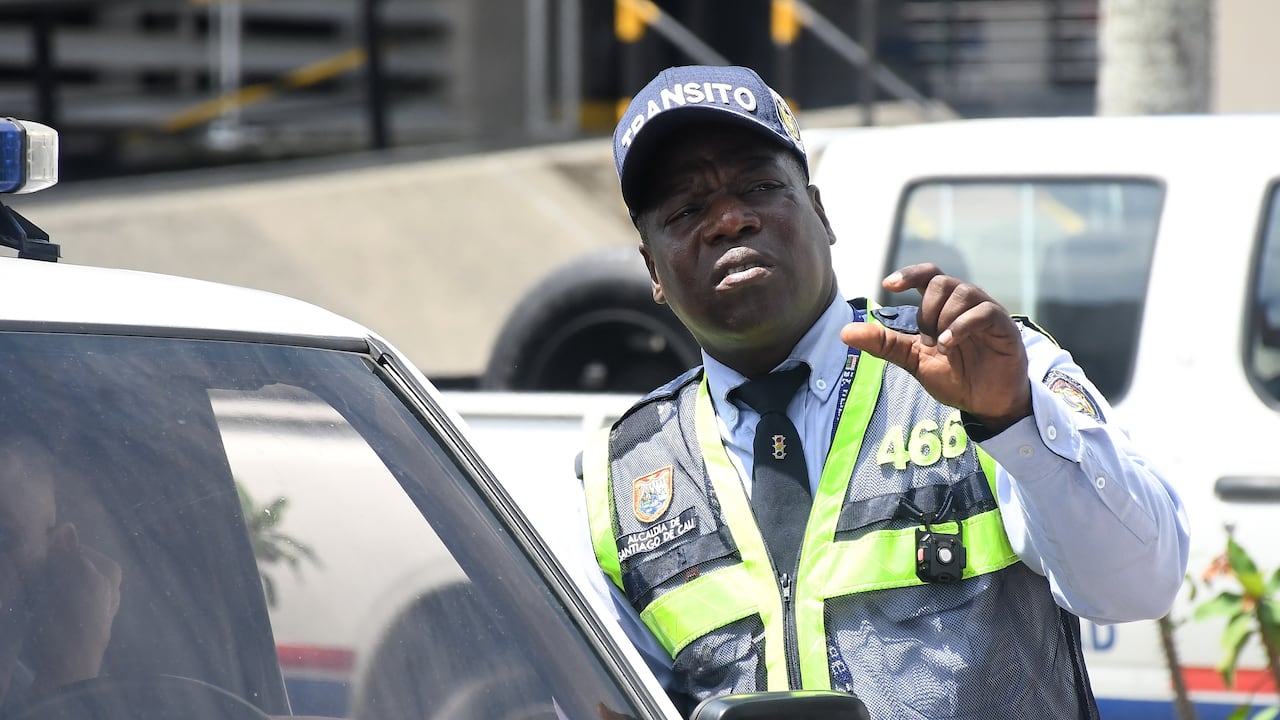 Cali: José Félix Angulo, agente de tránsito agredido e insultado por su color. foto José L Guzmán. EL País