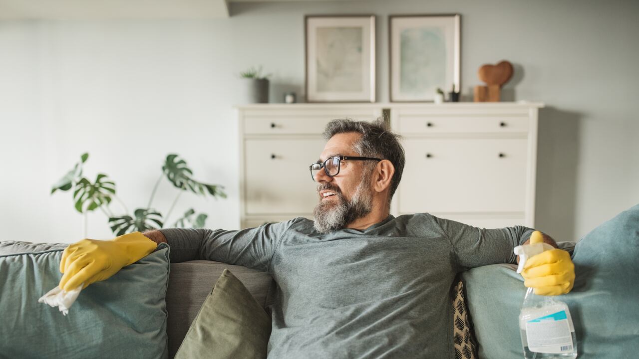 En muchos casos, este es uno de los muebles más difíciles de limpiar.