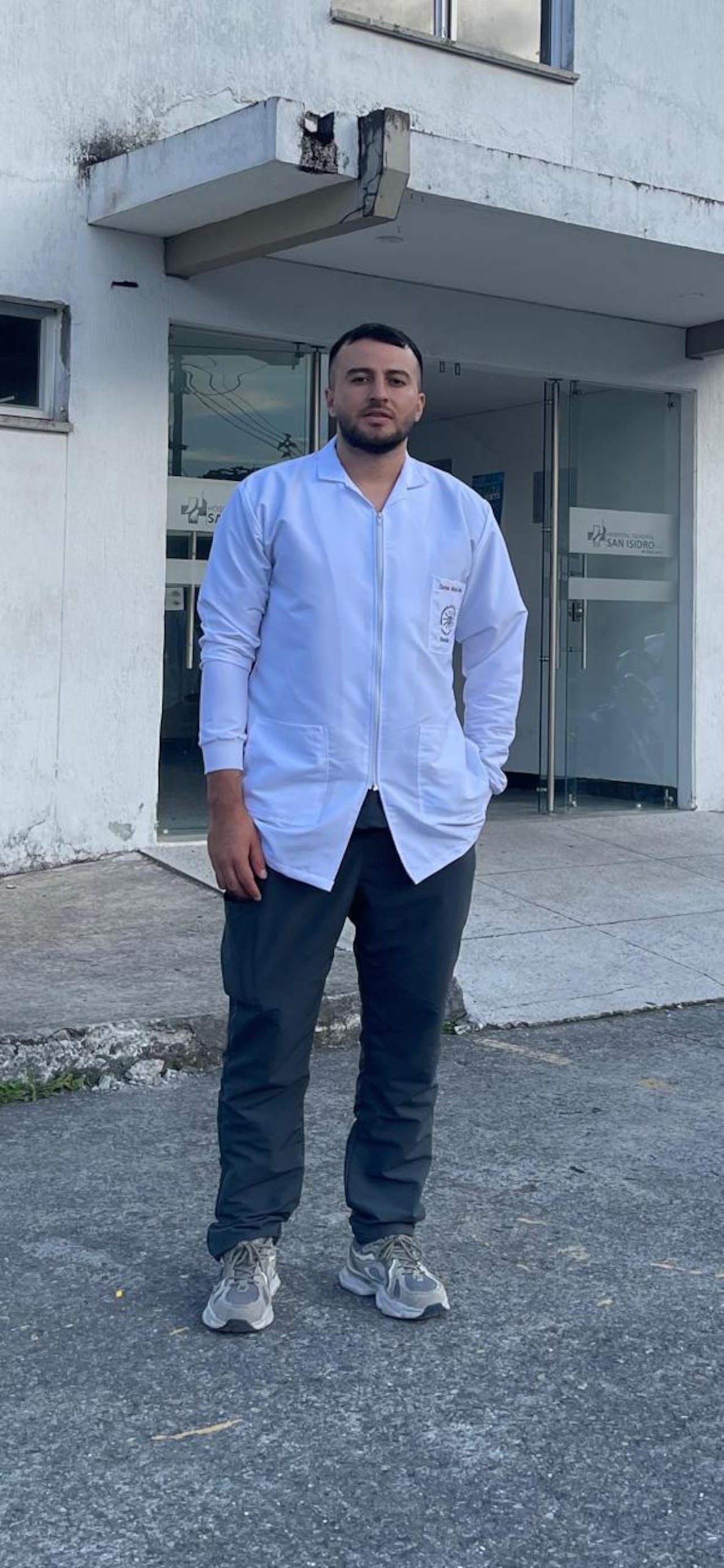 Hospital Universitario Departamental de Nariño,
destacamos y honramos la historia de Carlos Mario Álvarez Quintero, paciente
de 33 años, procedente de un municipio del departamento, estudiante de
medicina de noveno semestre en una prestigiosa universidad del país