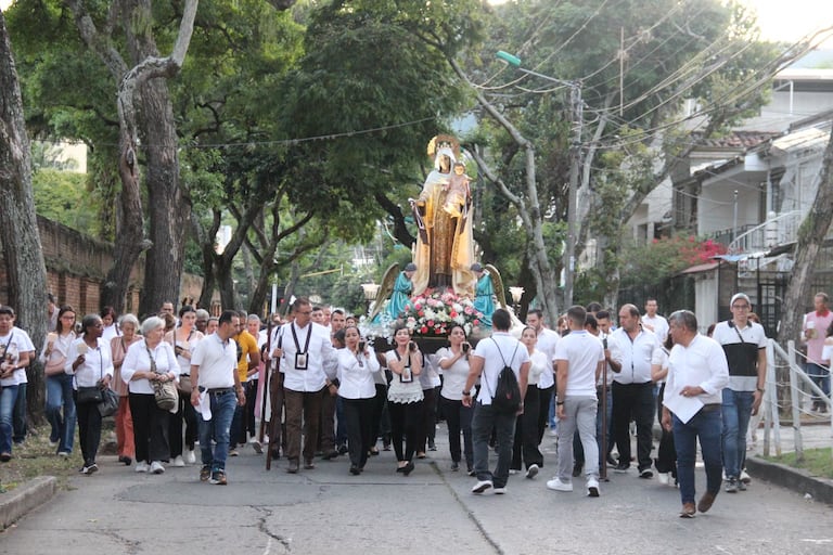 Procesión por el Día de la Virgen del Carmen, en la iglesia El Templete, de Cali.