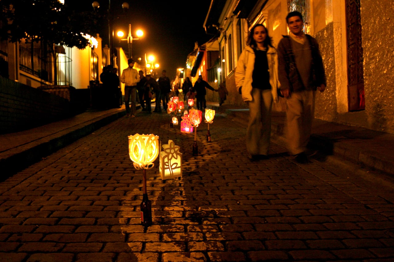 ILUMINACIÓN navideña BOGOTÁ. DÍA DE LAS VELITAS.
BOGOTÁ DICIEMBRE 7 DE 2003.
FOTO: JUAN CARLOS SIERRA- REVISTA SEMANA.